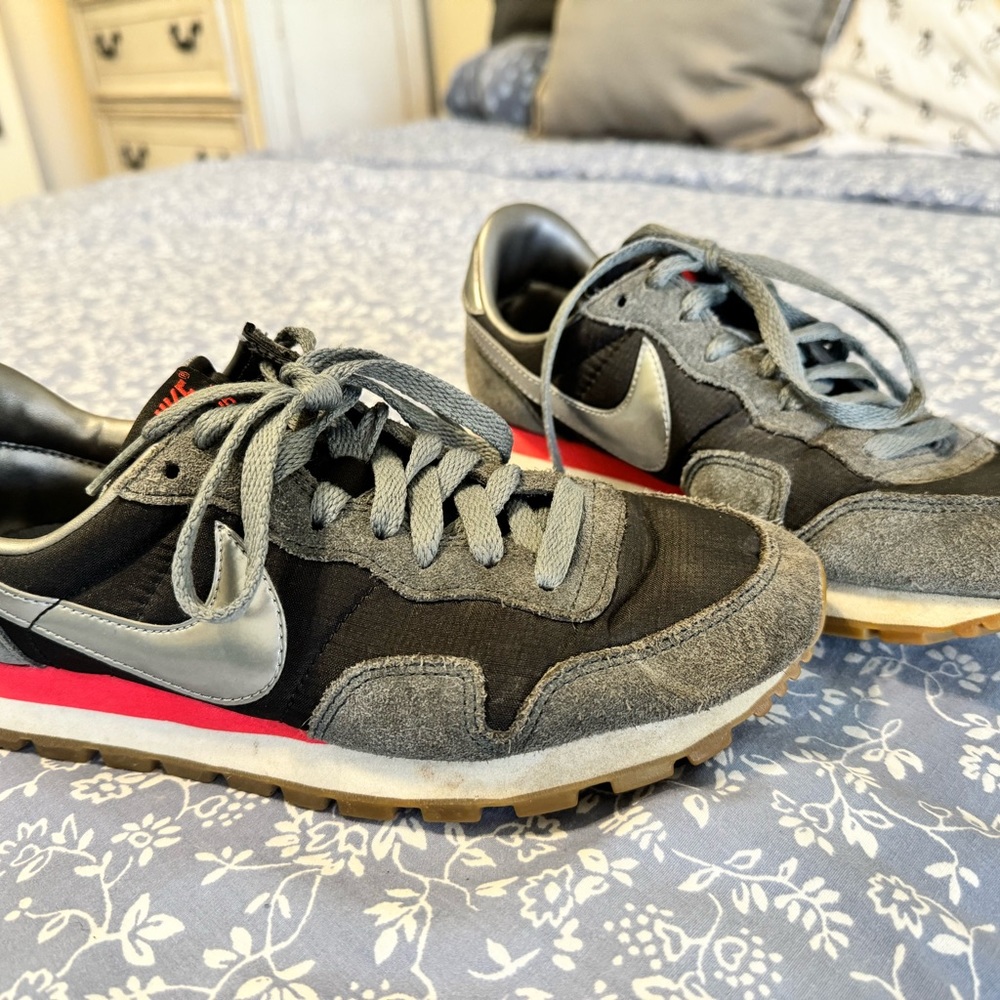 Nike - Picture 3 of 3